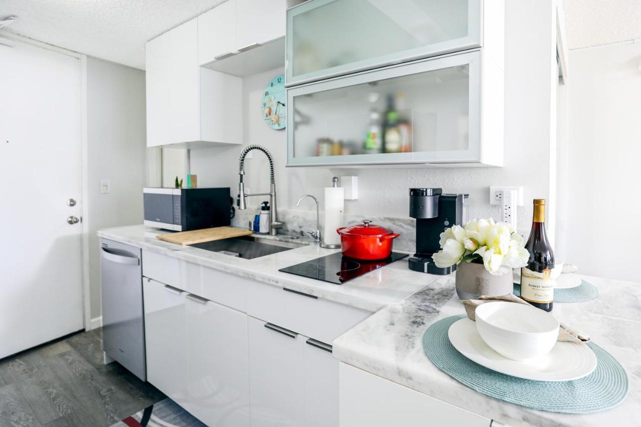 Beautifully Upgraded Studio Close To Waikiki Beach Appartement Honolulu Buitenkant foto
